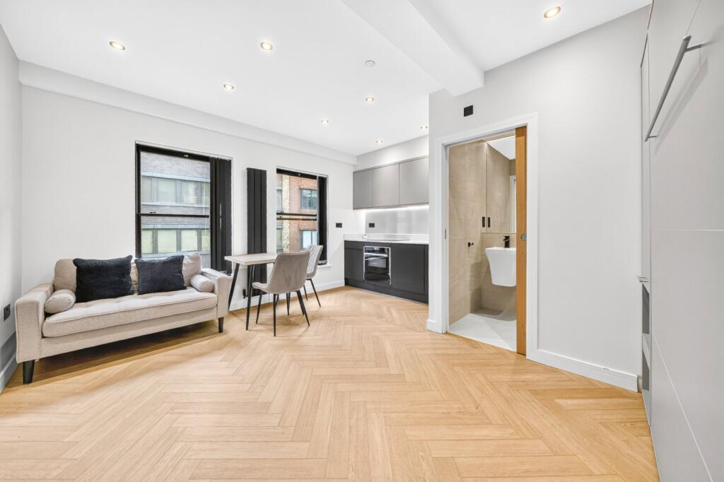 4 bed 1st Floor Flat for rent in London. From Chestertons - Islington