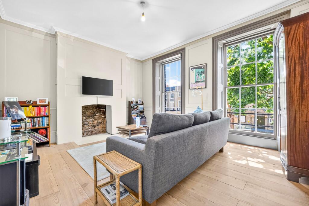 2 bed Mid Terraced House for rent in Islington. From Chestertons - Islington