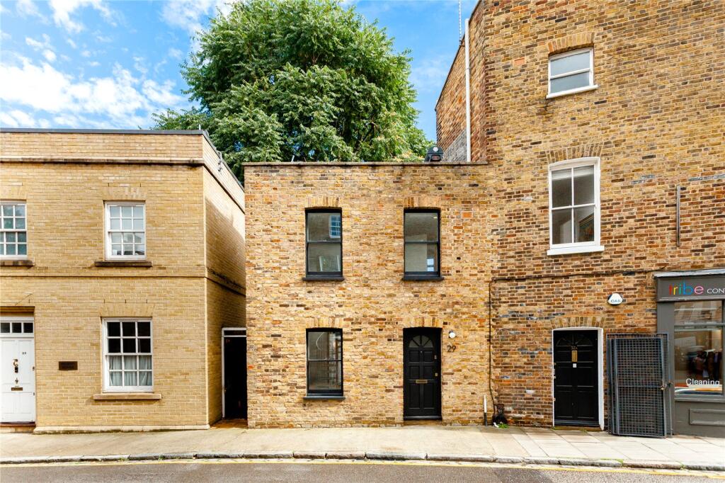 1 bed Mid Terraced House for rent in Islington. From Chestertons - Islington