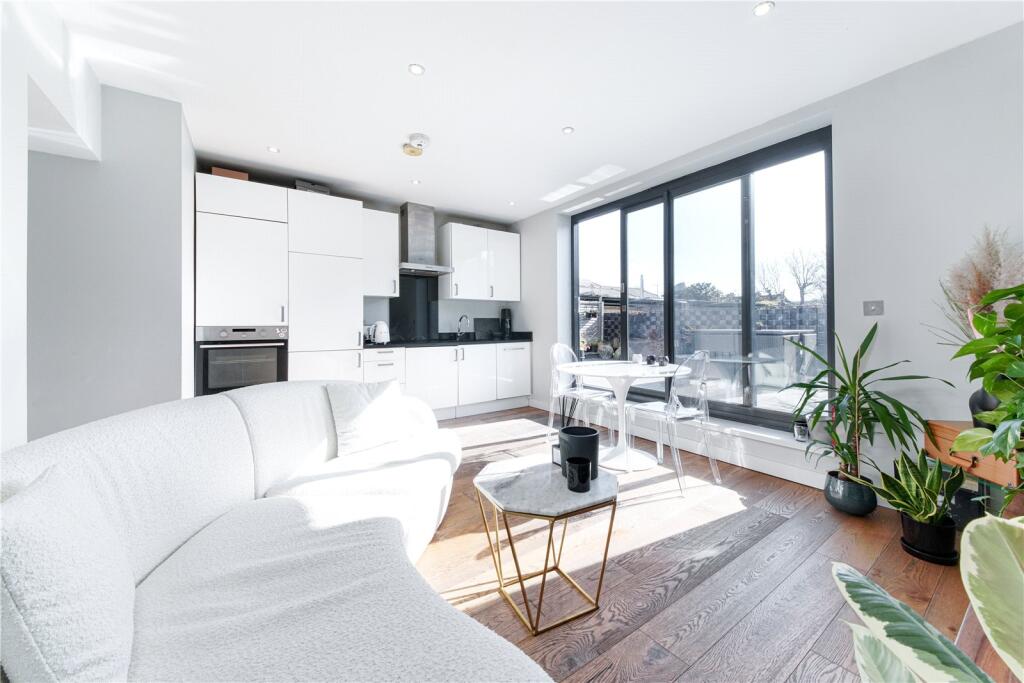2 bed 1st Floor Flat for rent in Islington. From Chestertons - Islington