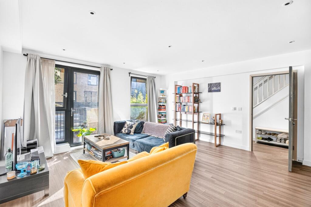 3 bed Annexe for rent in Bethnal Green. From Chestertons - Islington