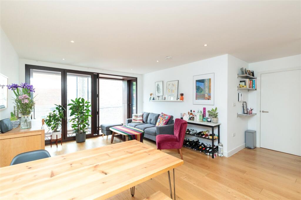 2 bed 1st Floor Flat for rent in Islington. From Chestertons - Islington