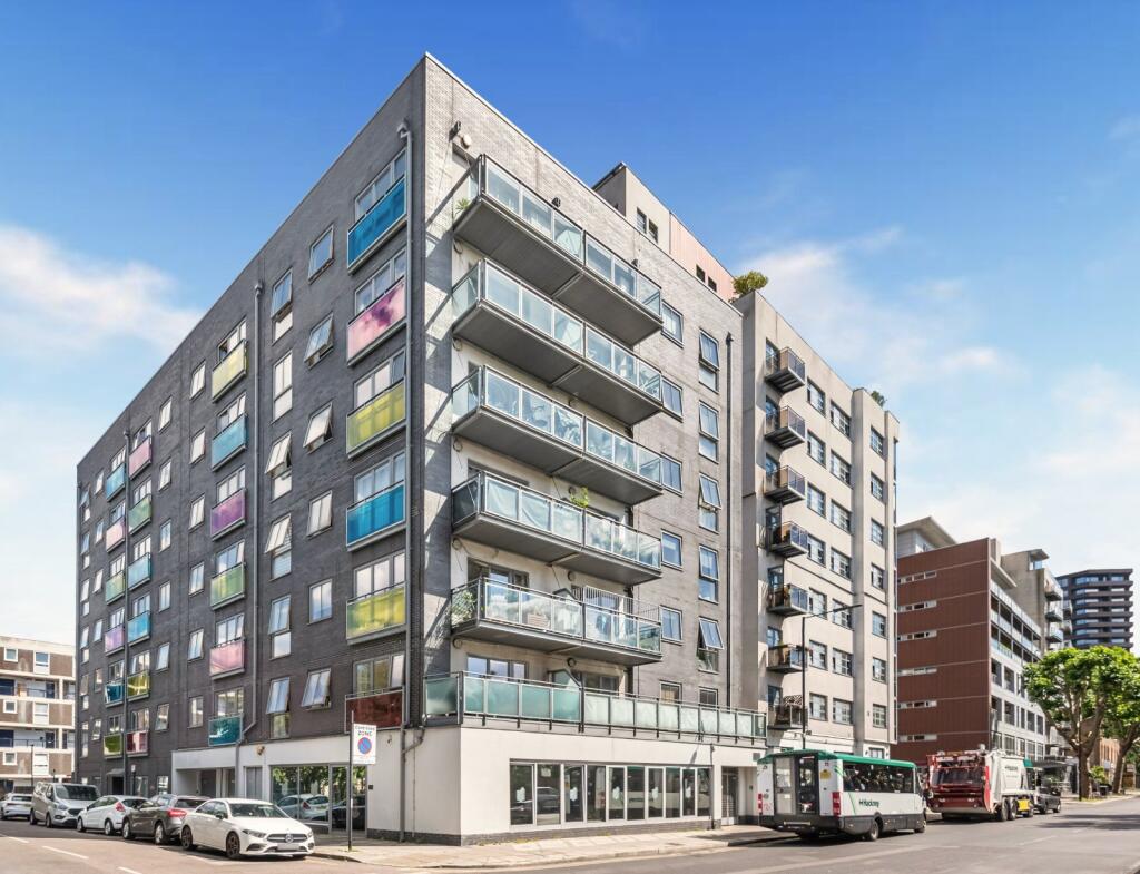 3 bed 1st Floor Flat for rent in Islington. From Chestertons - Islington