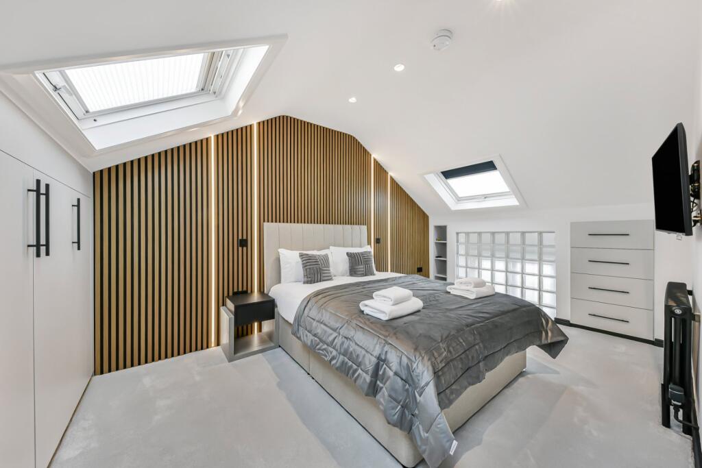 3 bed Mid Terraced House for rent in Islington. From Chestertons - Islington