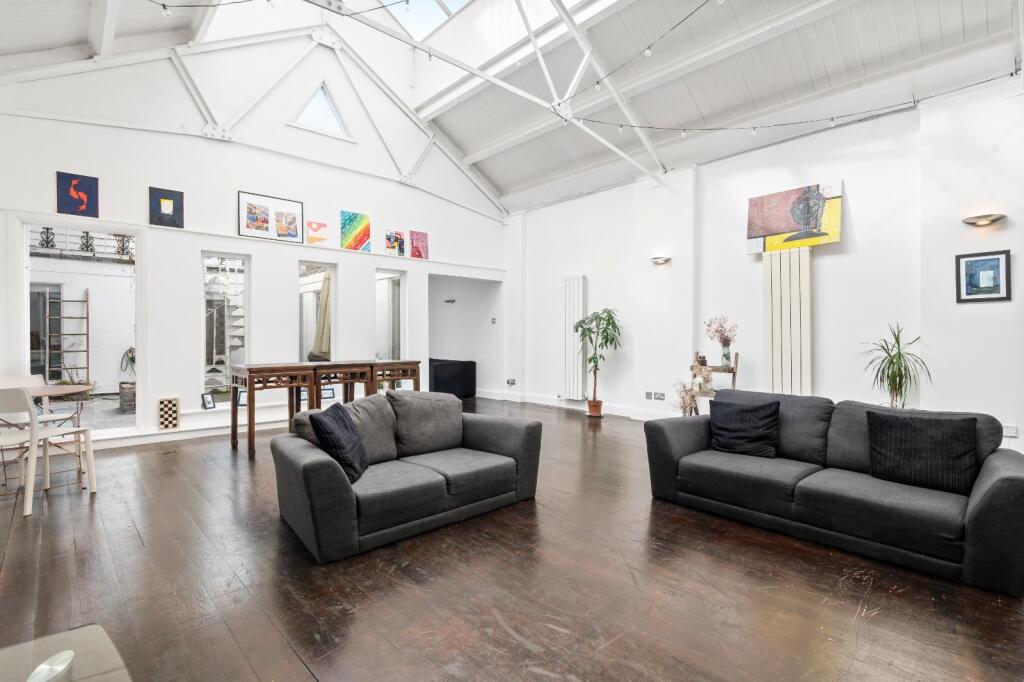 3 bed 1st Floor Flat for rent in Islington. From Chestertons - Islington