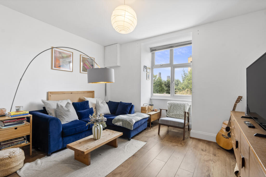 3 bed 1st Floor Flat for rent in Bethnal Green. From Chestertons - Islington