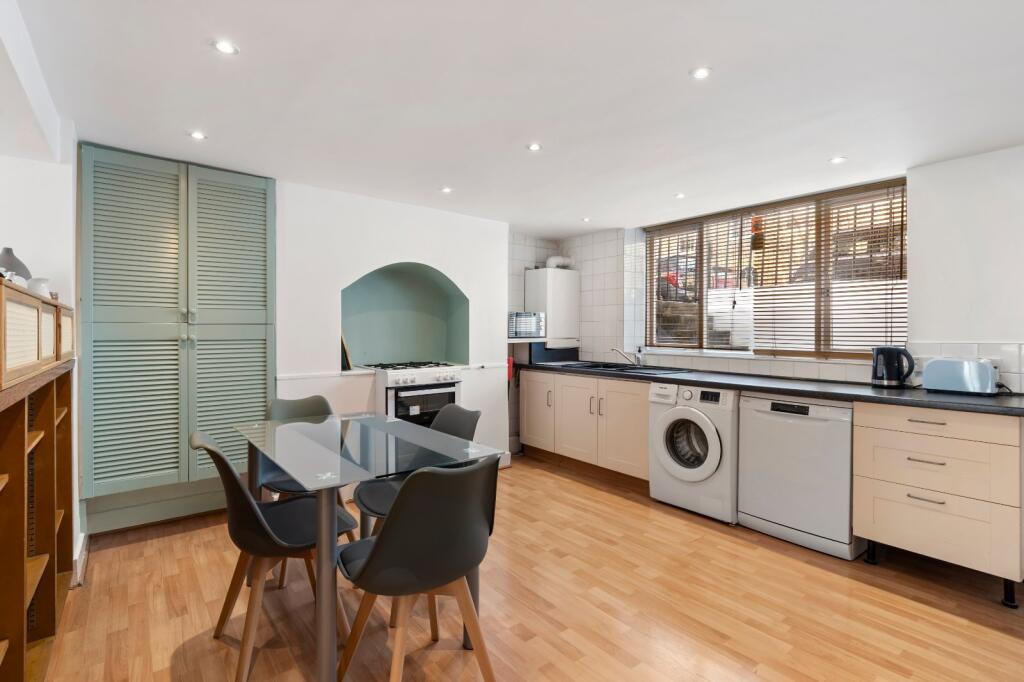 1 bed House (unspecified) for rent in Islington. From Chestertons - Islington
