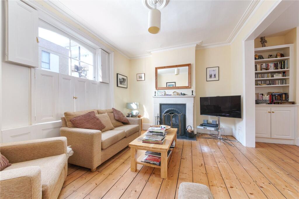 2 bed Mid Terraced House for rent in Islington. From Chestertons - Islington