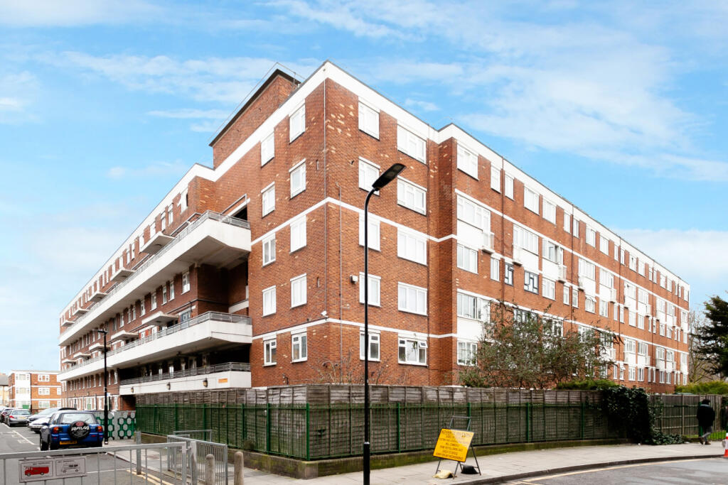 4 bed 1st Floor Flat for rent in Bethnal Green. From Chestertons - Islington 4 bed 1st Floor Flat for rent in Bethnal Green. From Chestertons - Islington