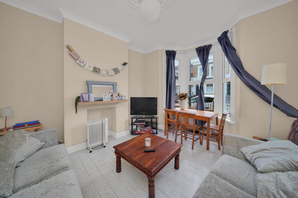 6 bed Mid Terraced House for rent in Hornsey. From Chestertons Estate Agents - Kentish Town Lettings