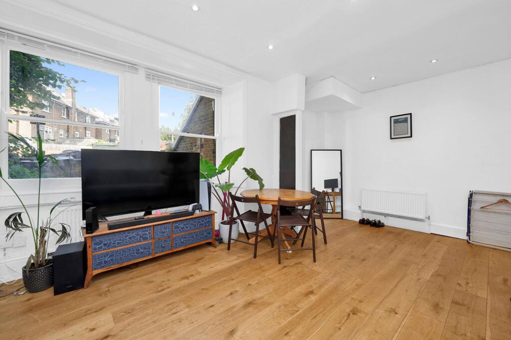 2 bed 1st Floor Flat for rent in Camden Town. From Chestertons Estate Agents - Kentish Town Lettings