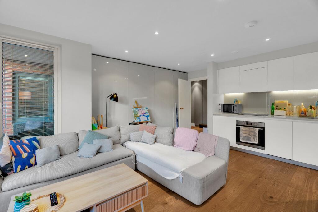 2 bed 1st Floor Flat for rent in Islington. From Chestertons Estate Agents - Kentish Town Lettings