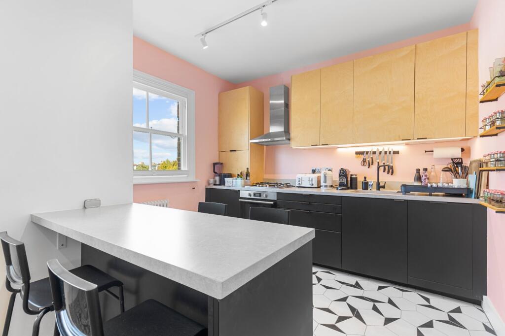 3 bed Annexe for rent in Camden Town. From Chestertons Estate Agents - Kentish Town Lettings