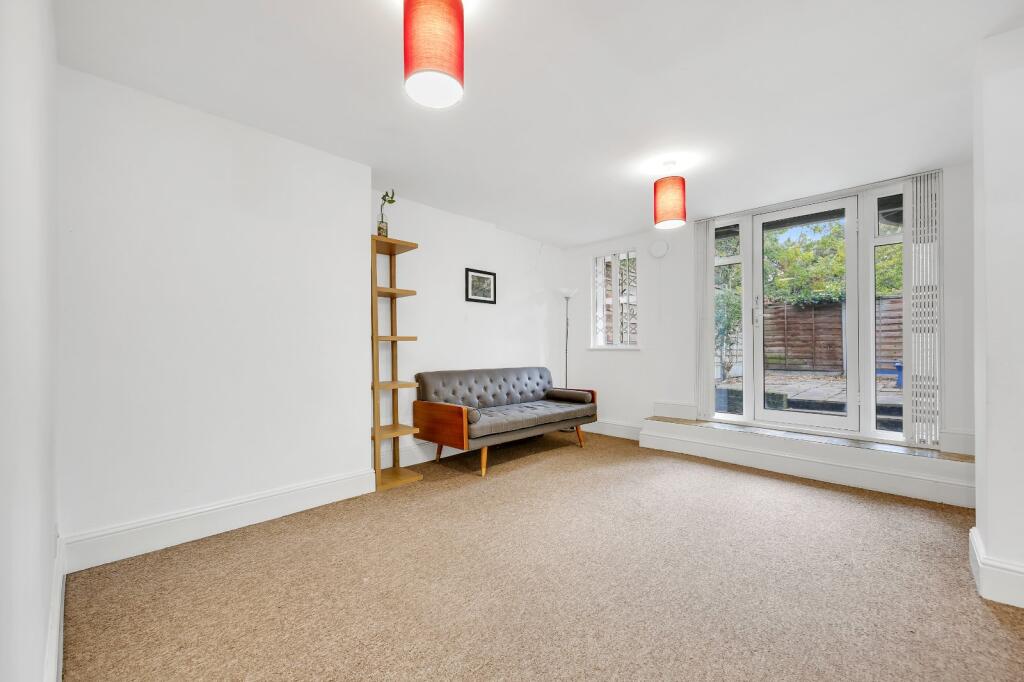 1 bed 1st Floor Flat for rent in Islington. From Chestertons Estate Agents - Kentish Town Lettings
