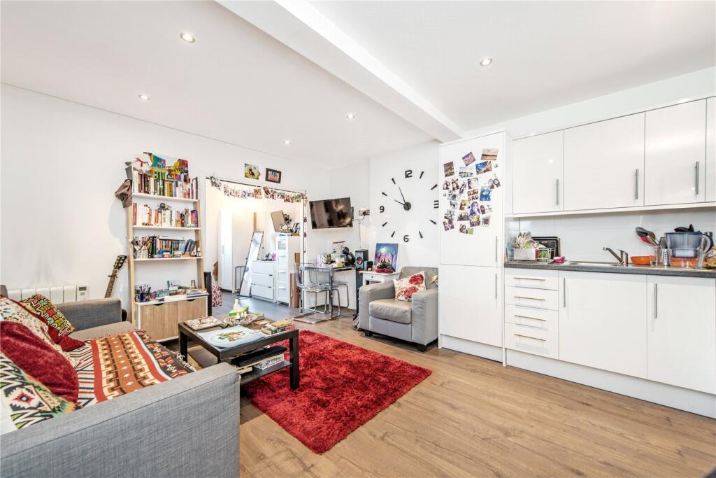 1 bed 1st Floor Flat for rent in Stoke Newington. From Chestertons Estate Agents - Kentish Town Lettings
