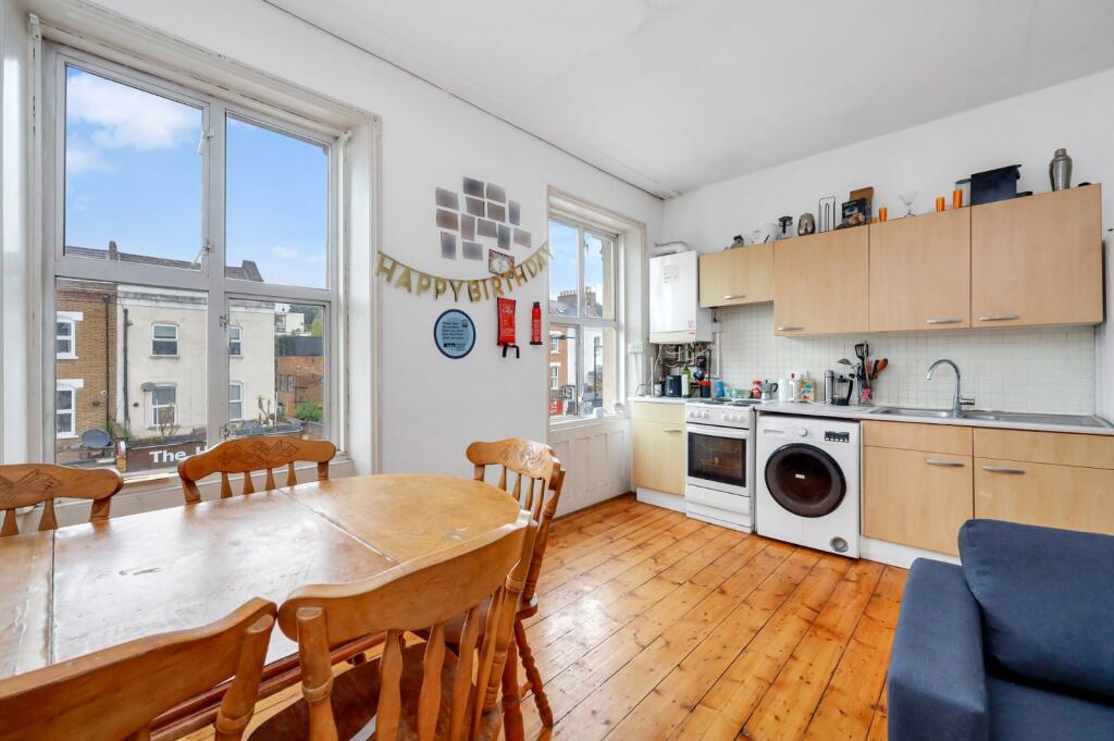 3 bed Mid Terraced House for rent in Camden Town. From Chestertons Estate Agents - Kentish Town Lettings 3 bed Mid Terraced House for rent in Camden Town. From Chestertons Estate Agents - Kentish Town Lettings
