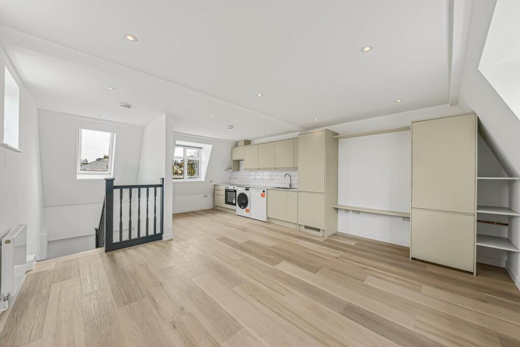 3 bed 1st Floor Flat for rent in Camden Town. From Chestertons Estate Agents - Kentish Town Lettings