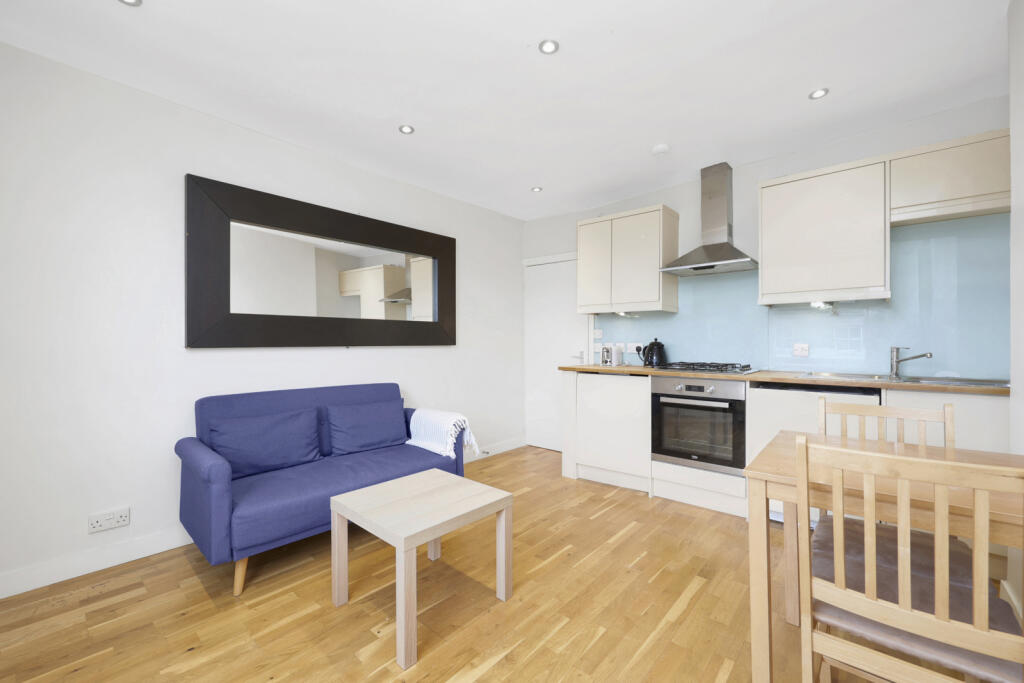 2 bed 1st Floor Flat for rent in Stoke Newington. From Chestertons Estate Agents - Kentish Town Lettings