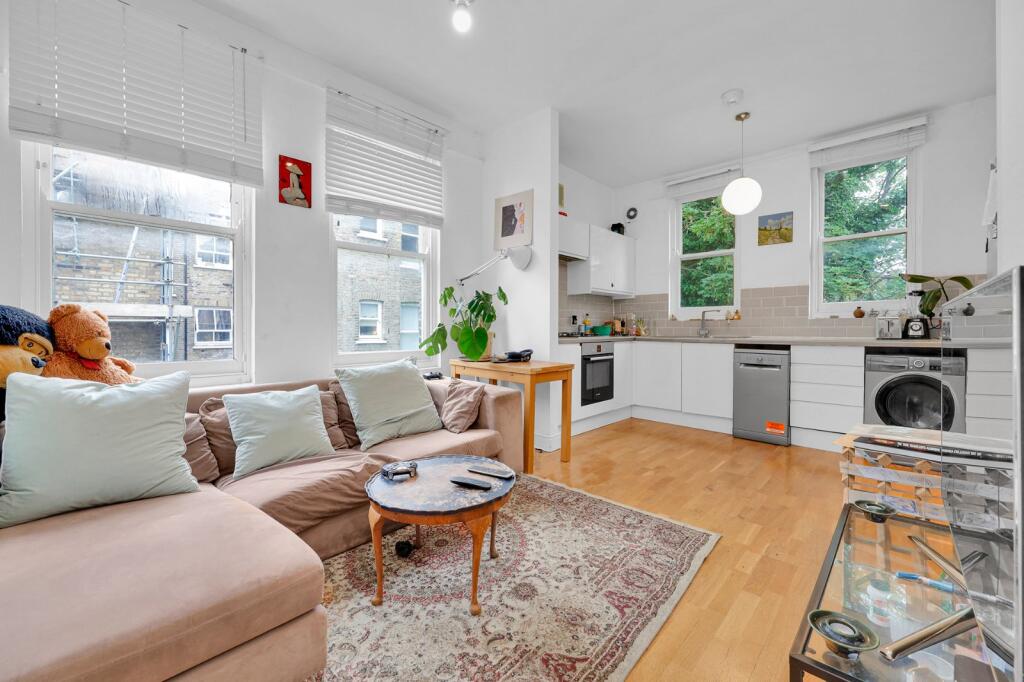 3 bed 1st Floor Flat for rent in Camden Town. From Chestertons Estate Agents - Kentish Town Lettings 3 bed 1st Floor Flat for rent in Camden Town. From Chestertons Estate Agents - Kentish Town Lettings
