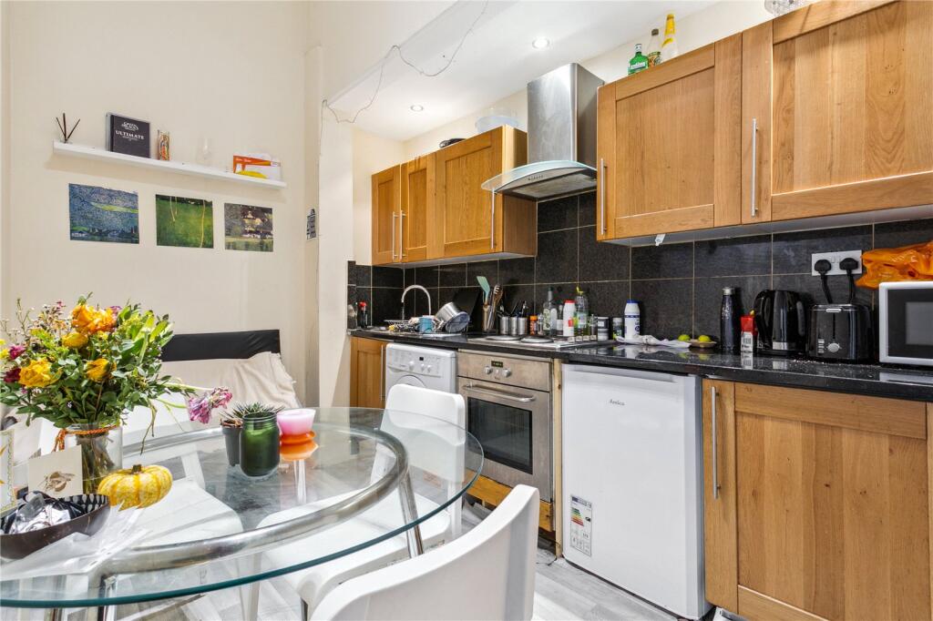 3 bed 1st Floor Flat for rent in Hornsey. From Chestertons Estate Agents - Kentish Town Lettings