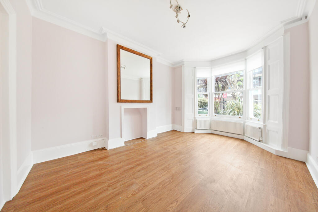 5 bed Mid Terraced House for rent in Hornsey. From Chestertons Estate Agents - Kentish Town Lettings