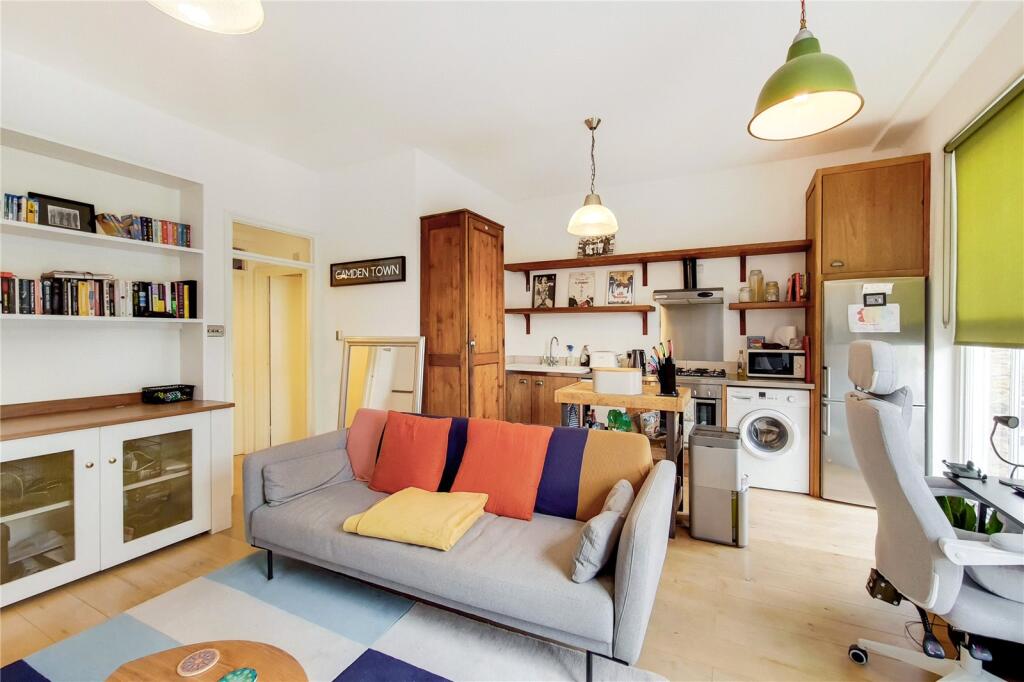 1 bed End of Terrace for rent in Camden Town. From Chestertons Estate Agents - Kentish Town Lettings