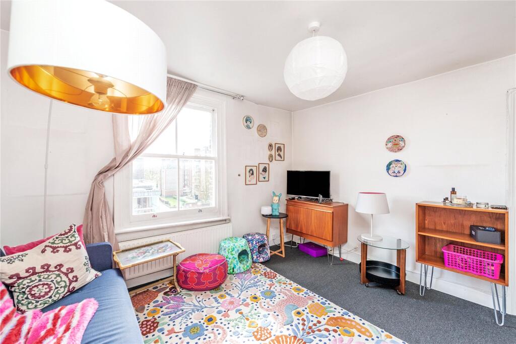 1 bed End of Terrace for rent in Camden Town. From Chestertons Estate Agents - Kentish Town Lettings