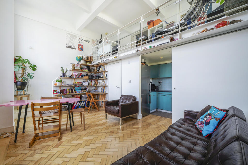 2 bed 1st Floor Flat for rent in Stoke Newington. From Chestertons Estate Agents - Kentish Town Lettings