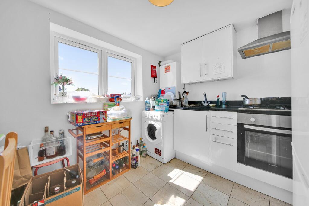 2 bed 1st Floor Flat for rent in Stoke Newington. From Chestertons Estate Agents - Kentish Town Lettings