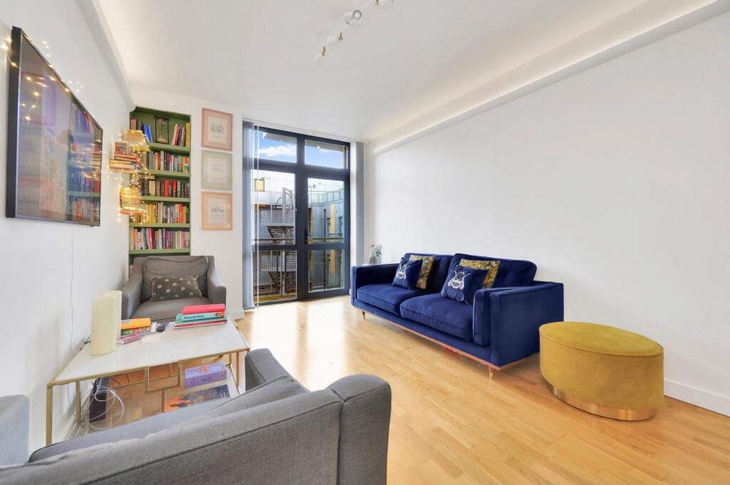 2 bed 1st Floor Flat for rent in Stoke Newington. From Chestertons Estate Agents - Kentish Town Lettings 2 bed 1st Floor Flat for rent in Stoke Newington. From Chestertons Estate Agents - Kentish Town Lettings