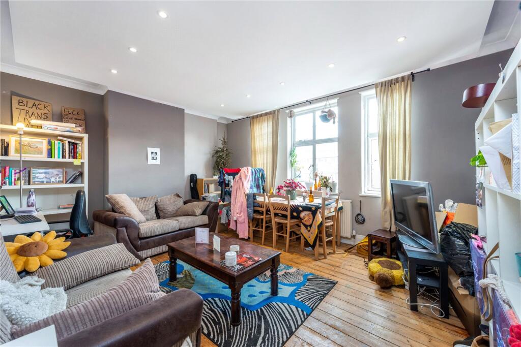 3 bed Mid Terraced House for rent in Hornsey. From Chestertons Estate Agents - Kentish Town Lettings 3 bed Mid Terraced House for rent in Hornsey. From Chestertons Estate Agents - Kentish Town Lettings