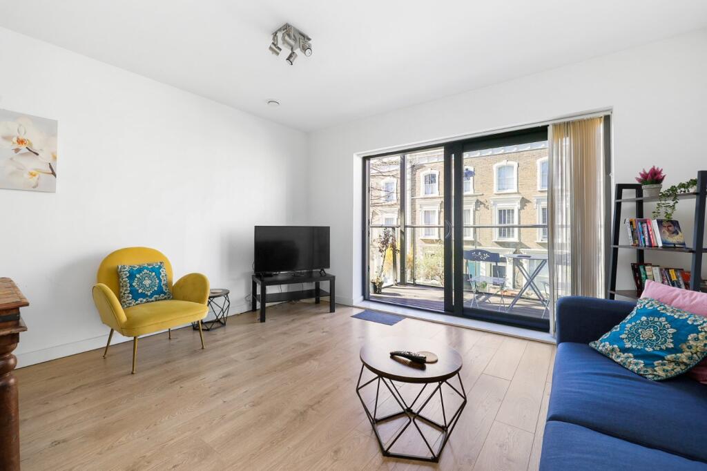 3 bed 1st Floor Flat for rent in Camden Town. From Chestertons Estate Agents - Kentish Town Lettings