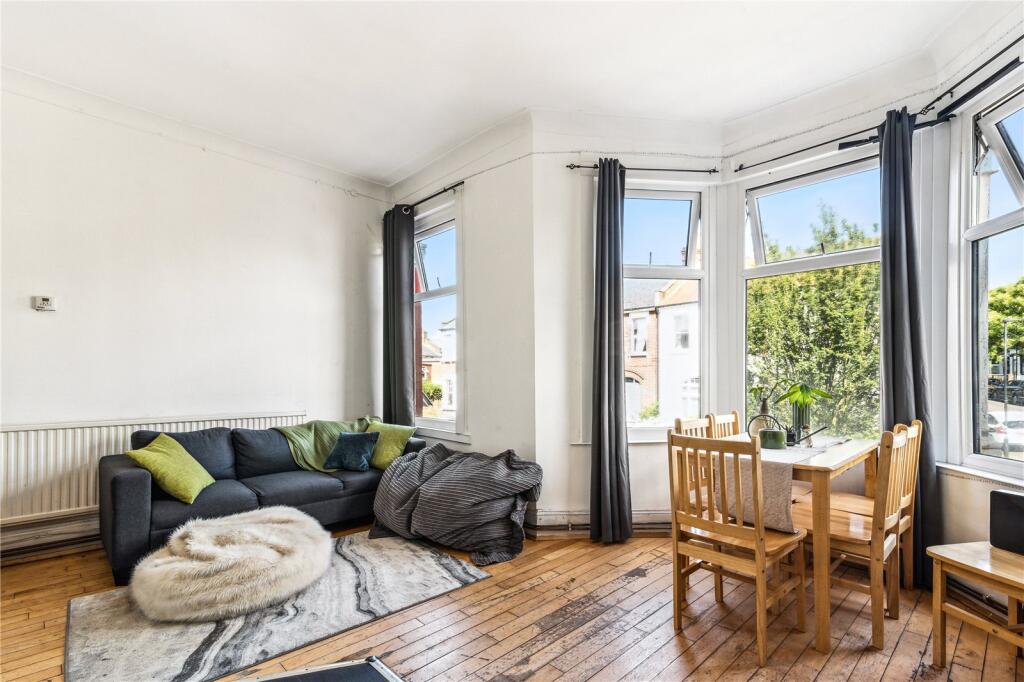 3 bed Mid Terraced House for rent in Hornsey. From Chestertons Estate Agents - Kentish Town Lettings 3 bed Mid Terraced House for rent in Hornsey. From Chestertons Estate Agents - Kentish Town Lettings
