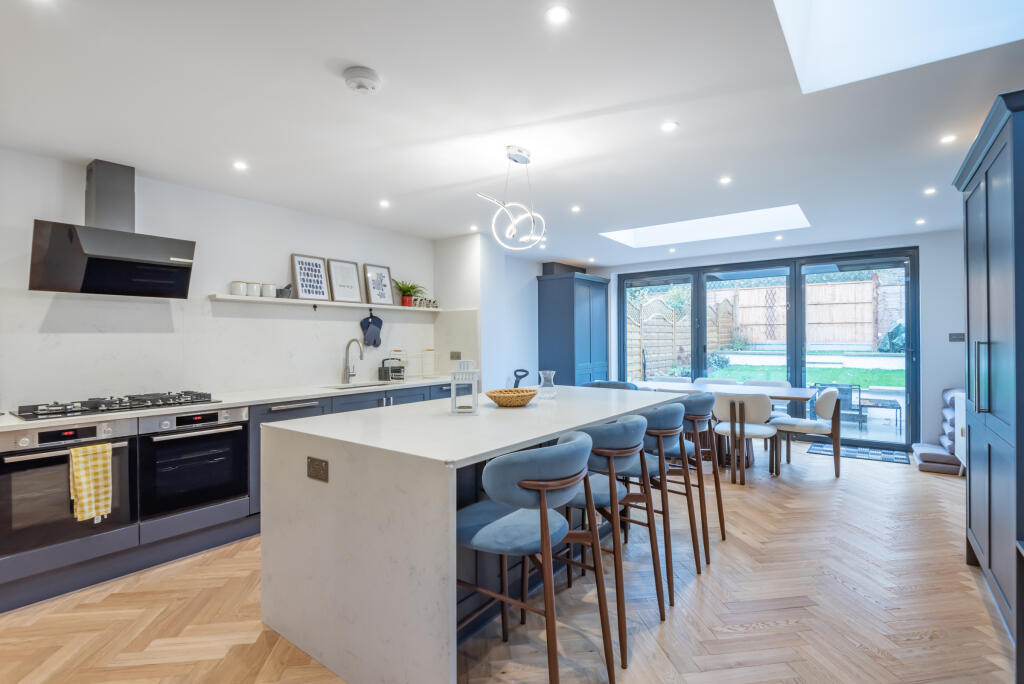 5 bed Detached for rent in Hornsey. From Chestertons Estate Agents - Kentish Town Lettings