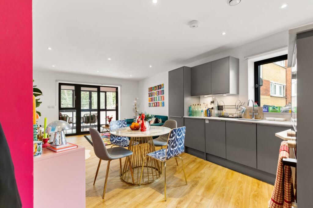 2 bed 1st Floor Flat for rent in Camden Town. From Chestertons Estate Agents - Kentish Town Lettings 2 bed 1st Floor Flat for rent in Camden Town. From Chestertons Estate Agents - Kentish Town Lettings