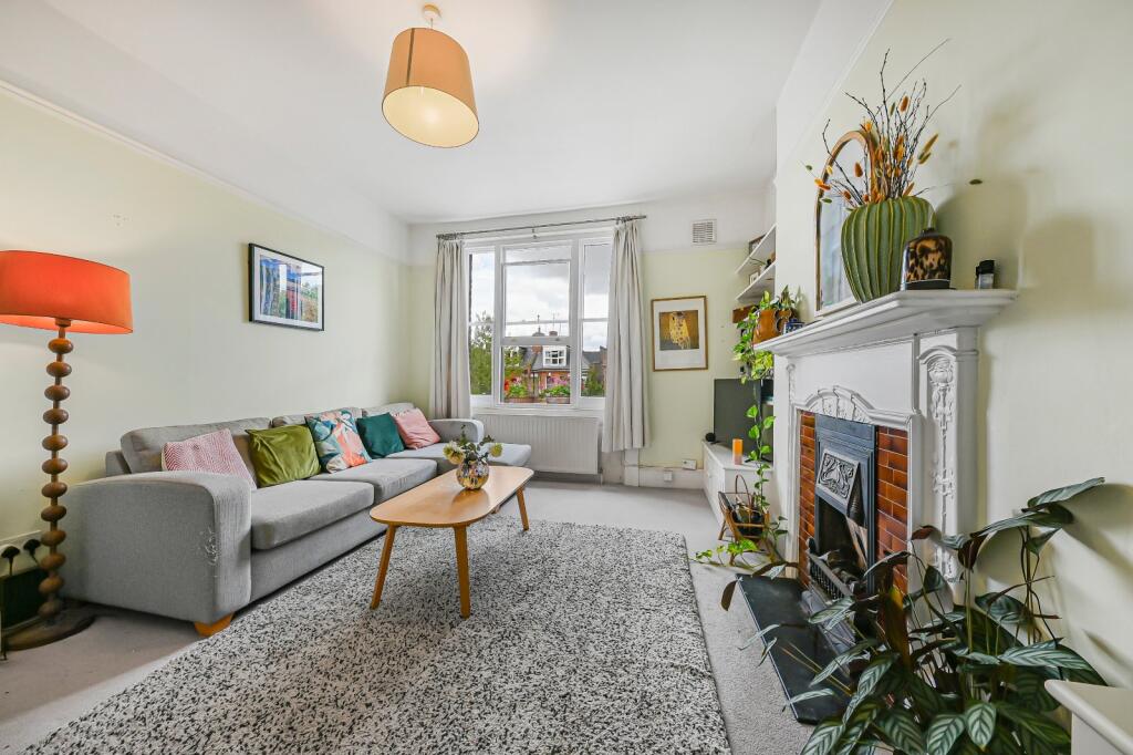 1 bed Semi Detached for rent in Camden Town. From Chestertons Estate Agents - Kentish Town Lettings