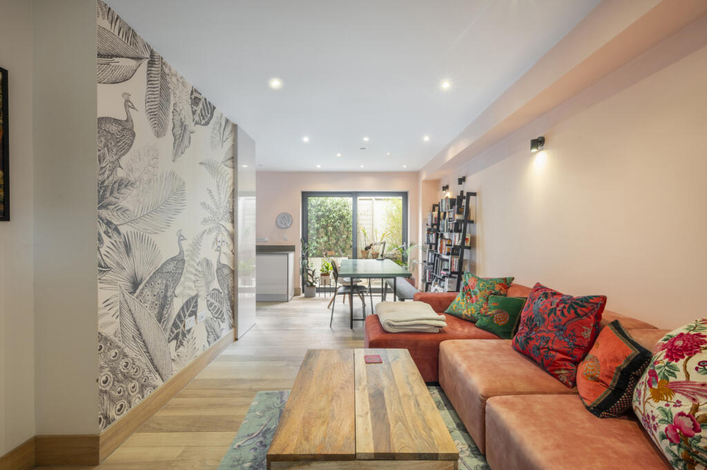 2 bed Mews for rent in Camden Town. From Chestertons Estate Agents - Kentish Town Lettings 2 bed Mews for rent in Camden Town. From Chestertons Estate Agents - Kentish Town Lettings