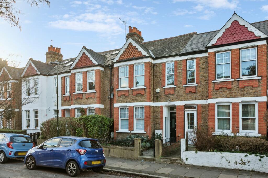 4 bed Mid Terraced House for rent in Richmond upon Thames. From Chestertons Estate Agents - Kew Lettings