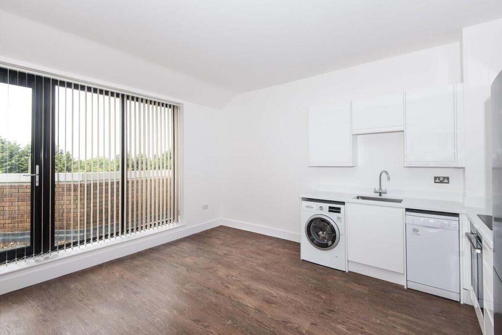 2 bed Flat for rent in Richmond. From Chestertons Estate Agents - Kew Lettings