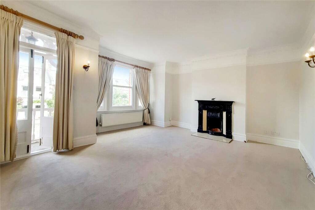 2 bed Mid Terraced House for rent in Richmond. From Chestertons Estate Agents - Kew Lettings