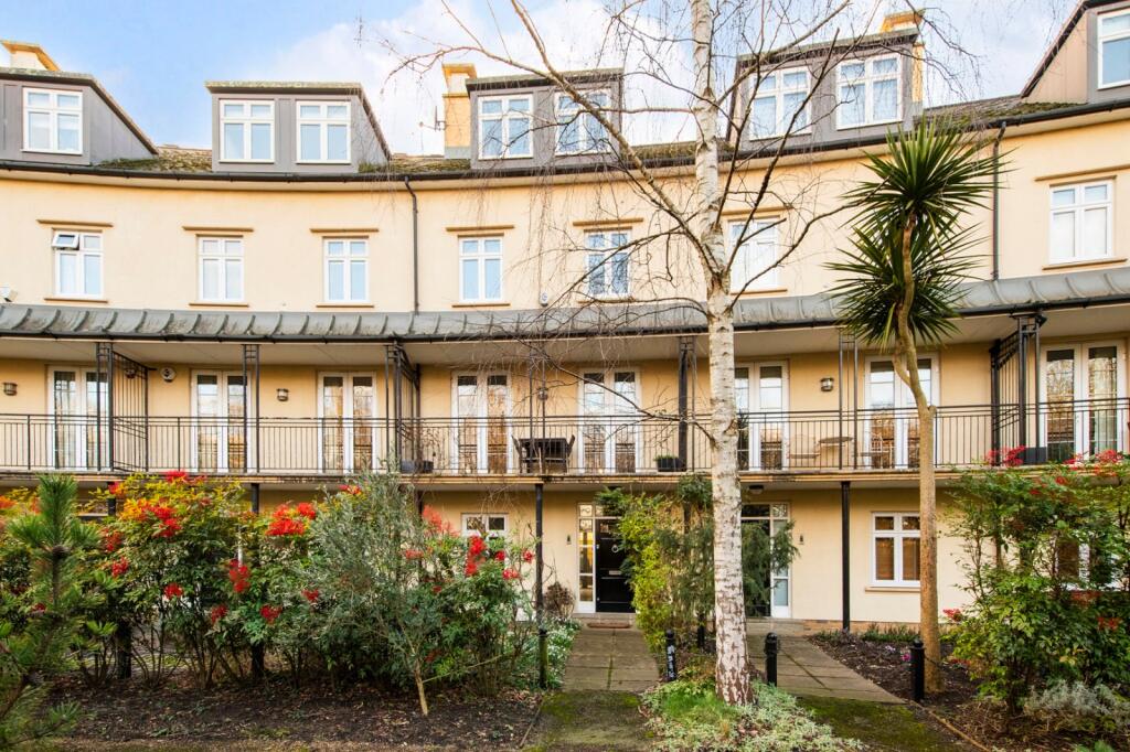 5 bed Mid Terraced House for rent in Richmond. From Chestertons Estate Agents - Kew Lettings