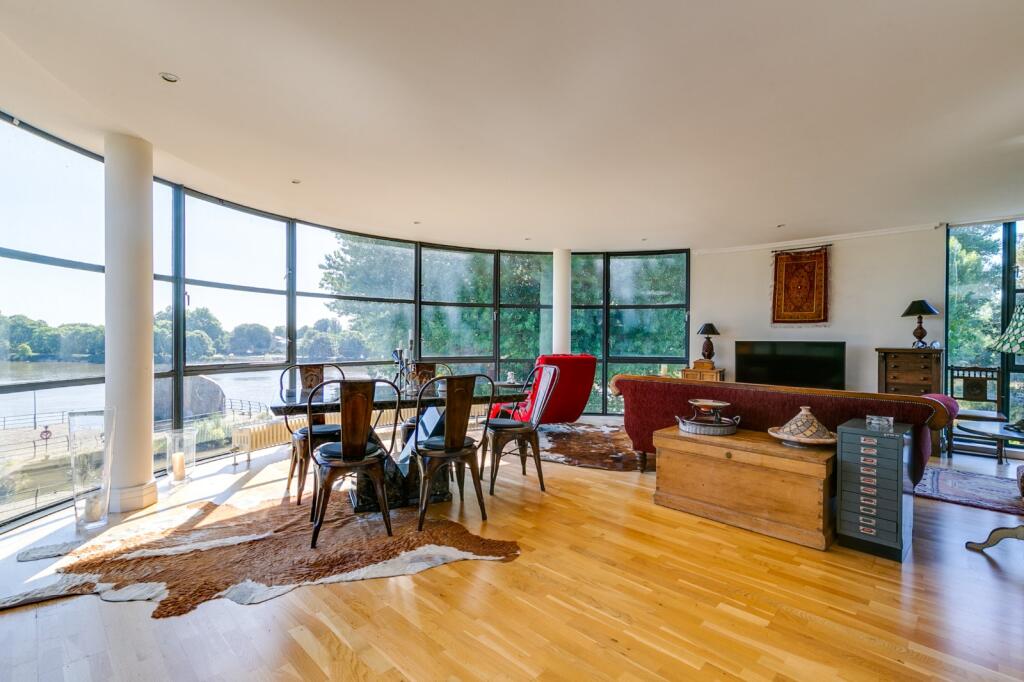 2 bed 1st Floor Flat for rent in Brentford. From Chestertons Estate Agents - Kew Lettings