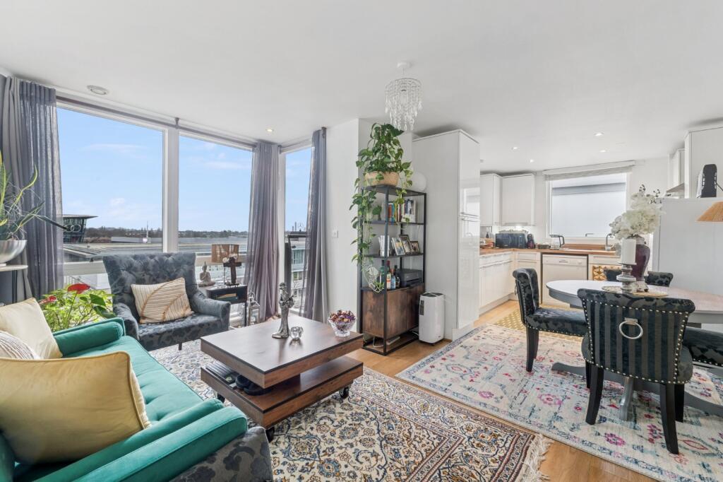 2 bed 1st Floor Flat for rent in Brentford. From Chestertons Estate Agents - Kew Lettings