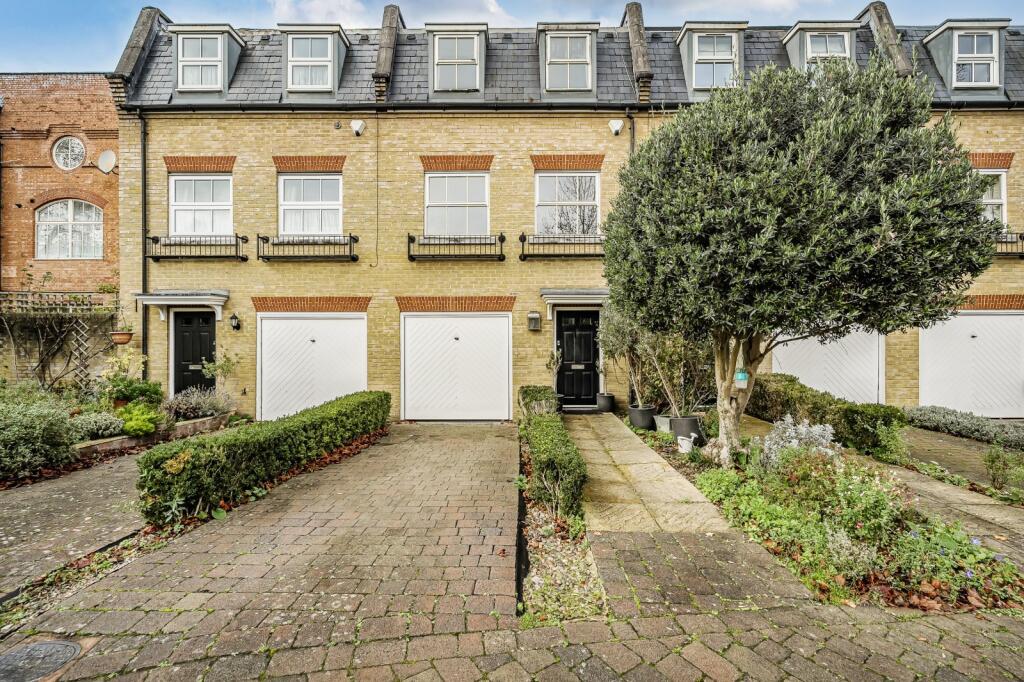 3 bed Mid Terraced House for rent in Richmond upon Thames. From Chestertons Estate Agents - Kew Lettings