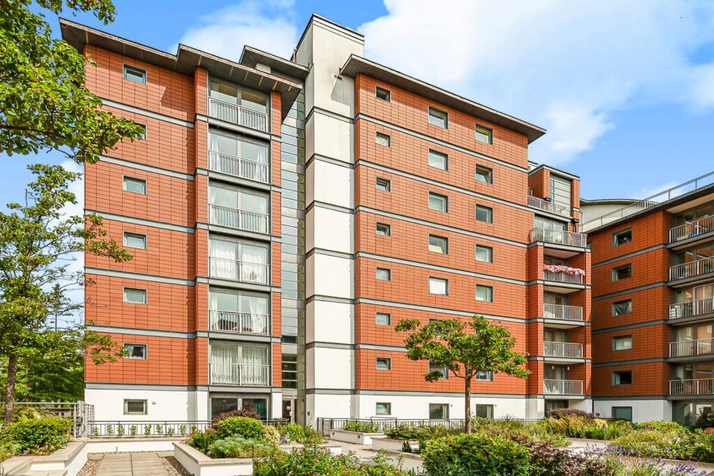 2 bed 1st Floor Flat for rent in Brentford. From Chestertons Estate Agents - Kew Lettings