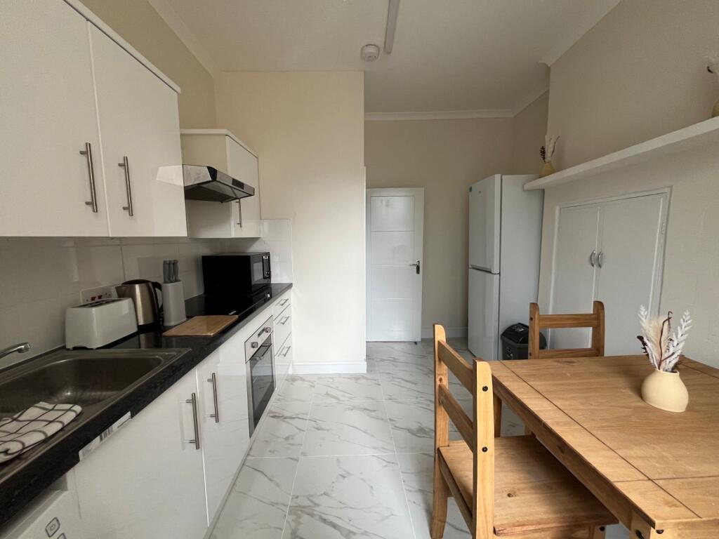 4 bed Semi Detached for rent in Brentford. From Chestertons Estate Agents - Kew Lettings