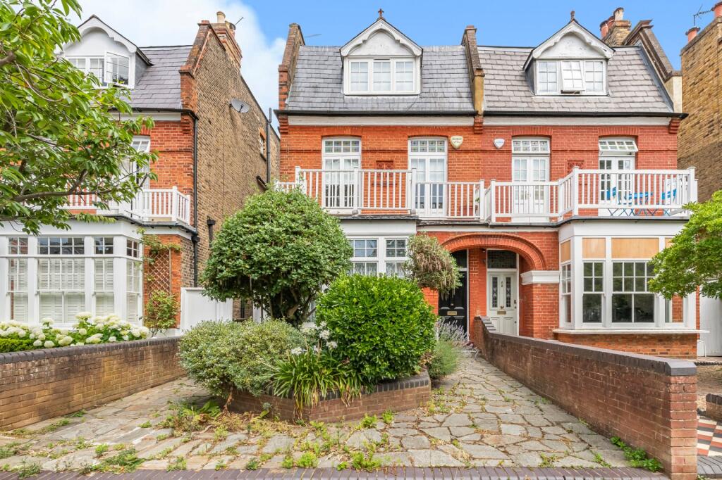 4 bed Mid Terraced House for rent in Richmond. From Chestertons Estate Agents - Kew Lettings