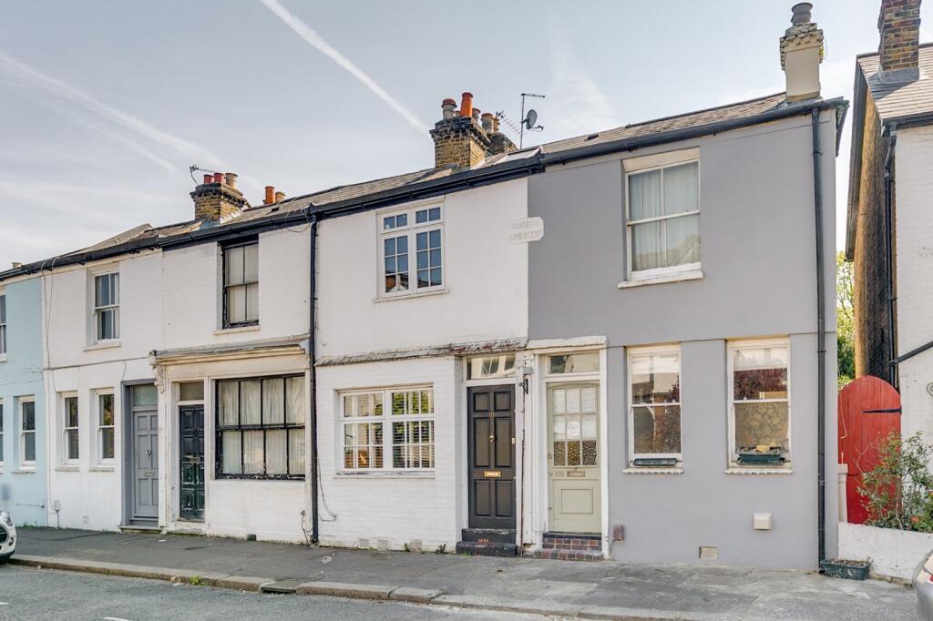 3 bed Mid Terraced House for rent in Richmond. From Chestertons Estate Agents - Kew Lettings