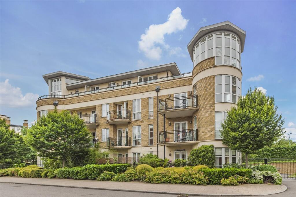3 bed 1st Floor Flat for rent in Richmond upon Thames. From Chestertons Estate Agents - Kew Lettings