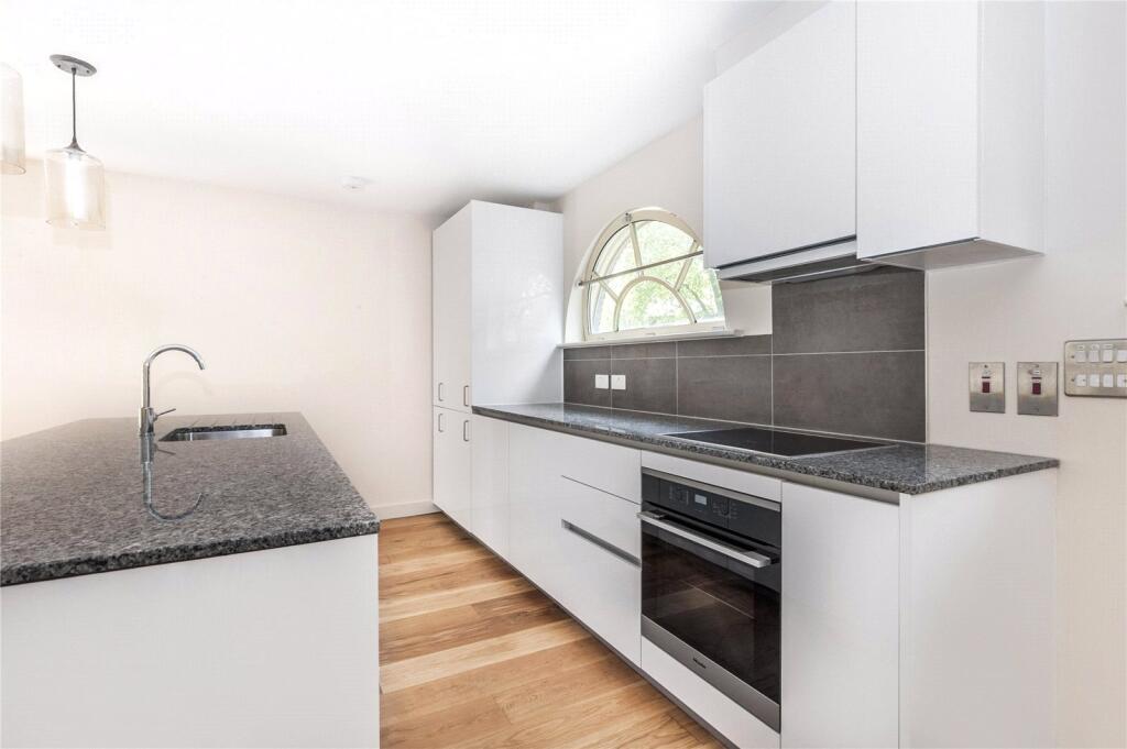 2 bed 1st Floor Flat for rent in Richmond upon Thames. From Chestertons Estate Agents - Kew Lettings